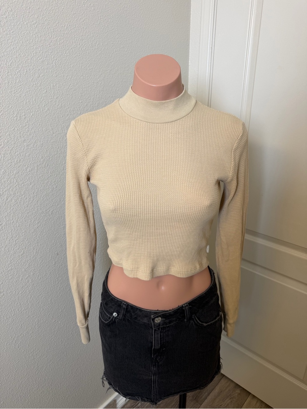 TNA Cream Waffle-Knit Mock Neck Long Sleeve Crop Top